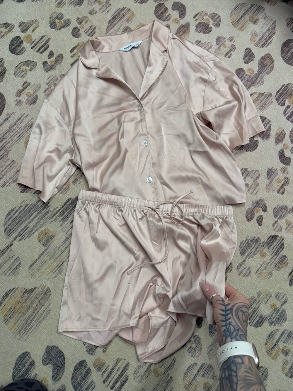 Pajama short set in silky blush nude M/L